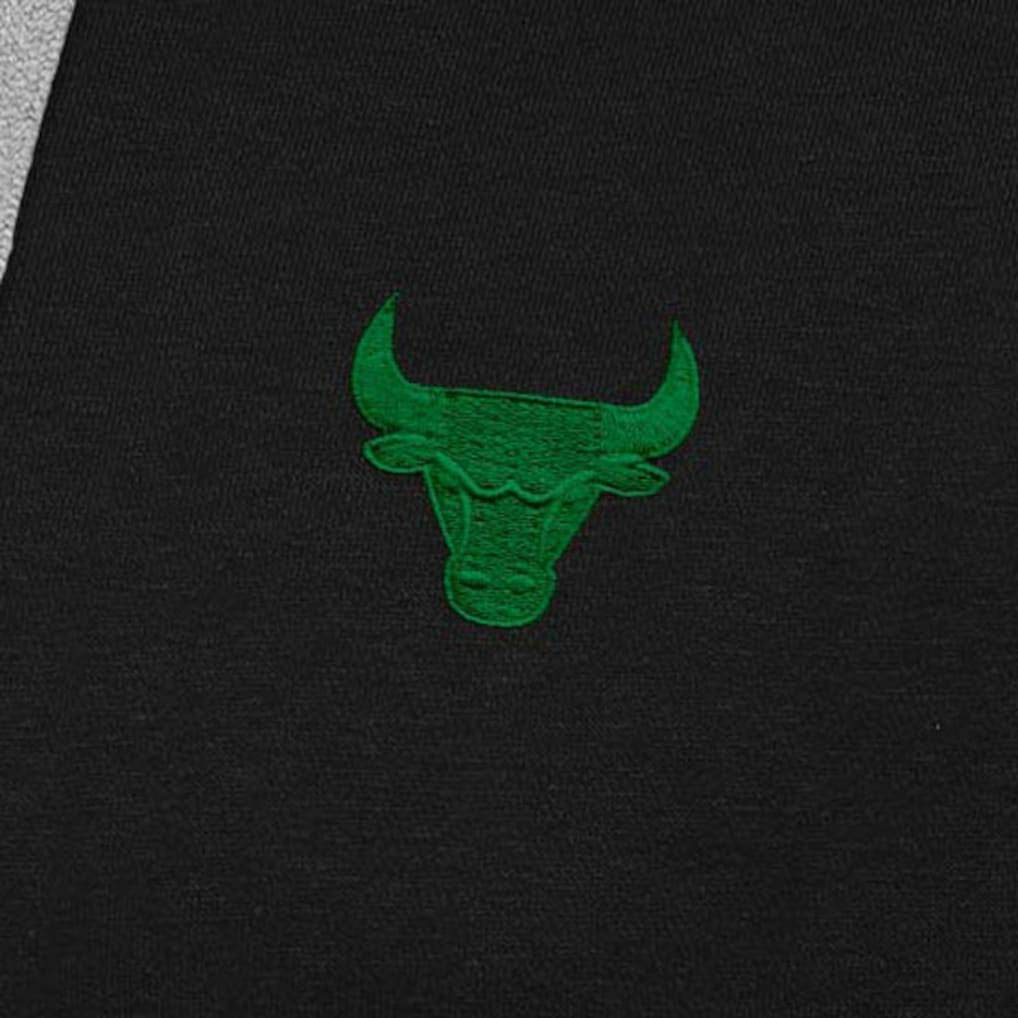 Chicago Bulls Antigua St. Patrick's Day Victory Raglan Pullover Hoodie Black - NBA