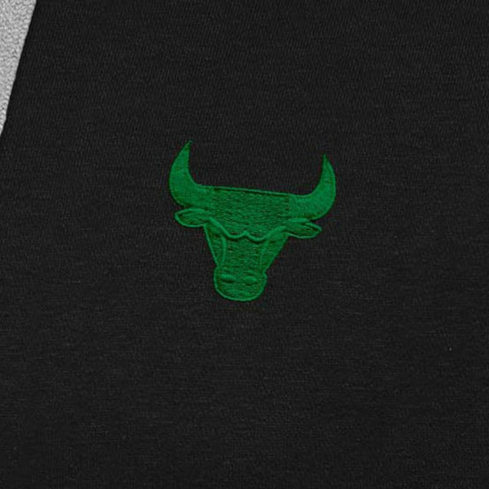 Chicago Bulls Antigua St. Patrick's Day Victory Raglan Pullover Hoodie Black - NBA