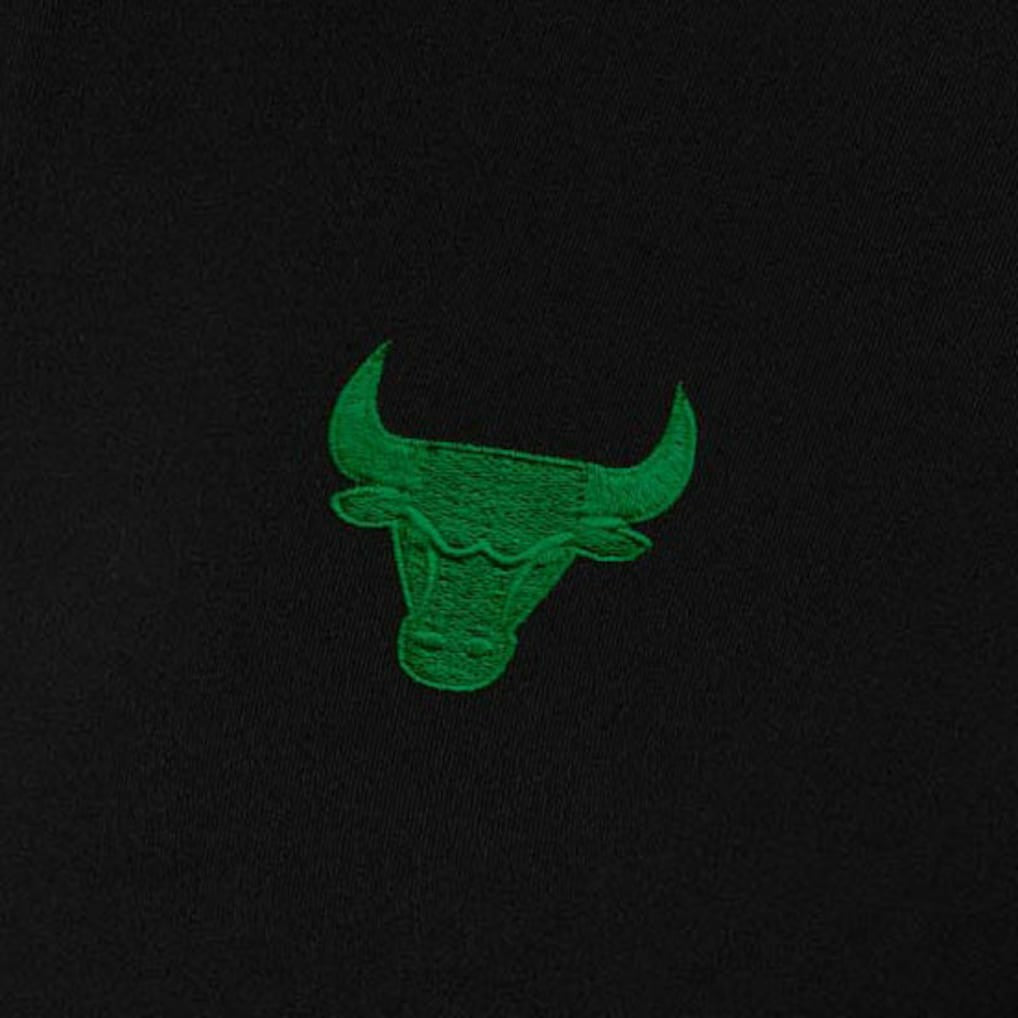 Chicago Bulls Antigua Women's St. Patrick's Day Intent Quarter-Zip Top Black - NBA