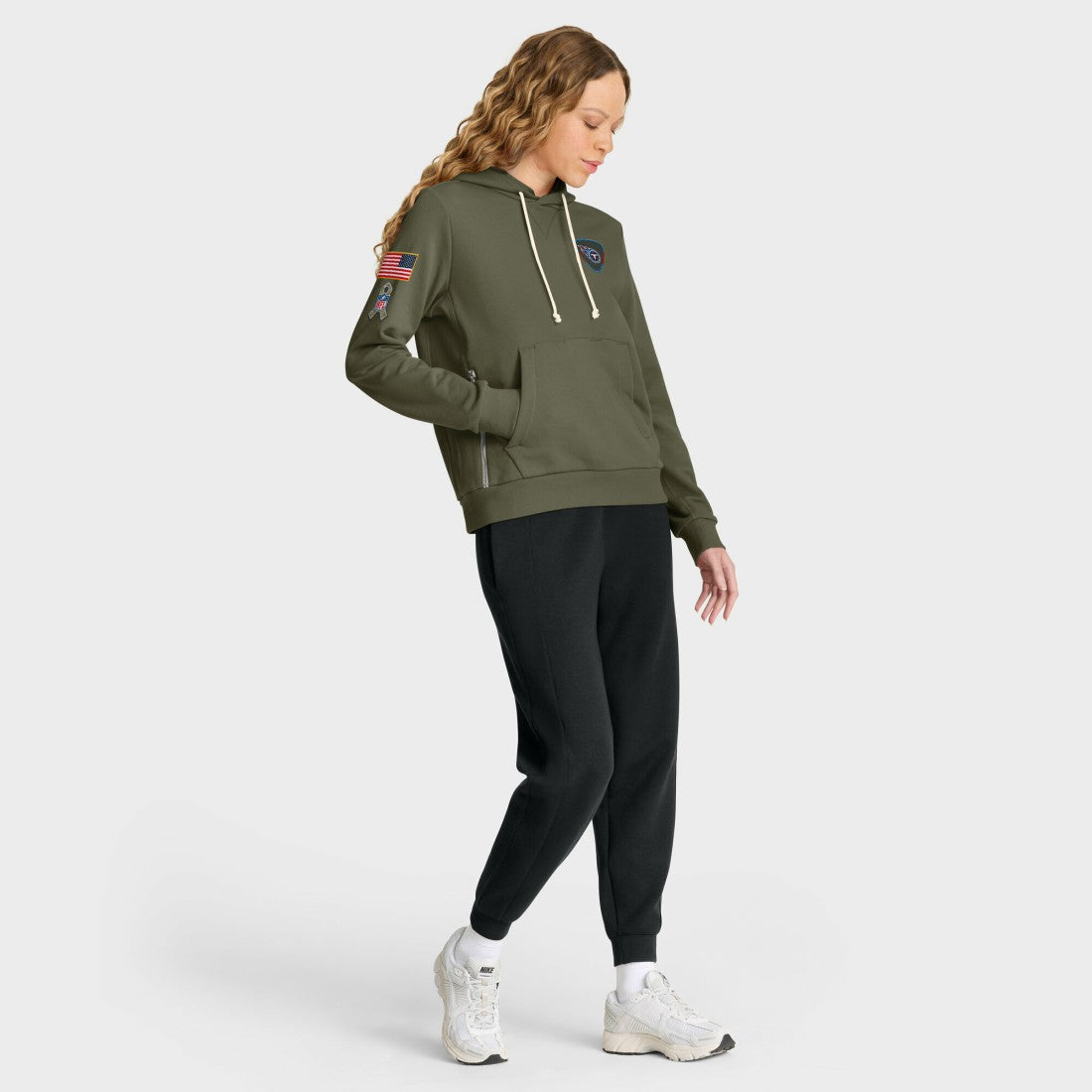 Tennessee Titans Women's 2025 Salute to Service Sideline Standard Issue Dri-FIT Hoodie Olive | Nike for Sale