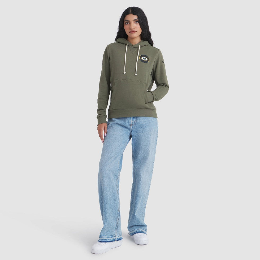 Green Bay Packers Women's 2025 Salute to Service Sideline Standard Issue Dri-FIT Hoodie Olive | Nike for Sale