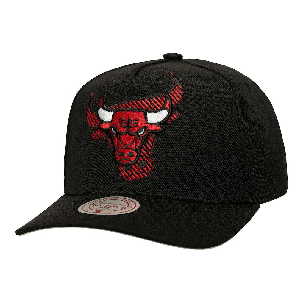 Chicago Bulls Tilted Pro Pinch Adjustable Hat Black - NBA