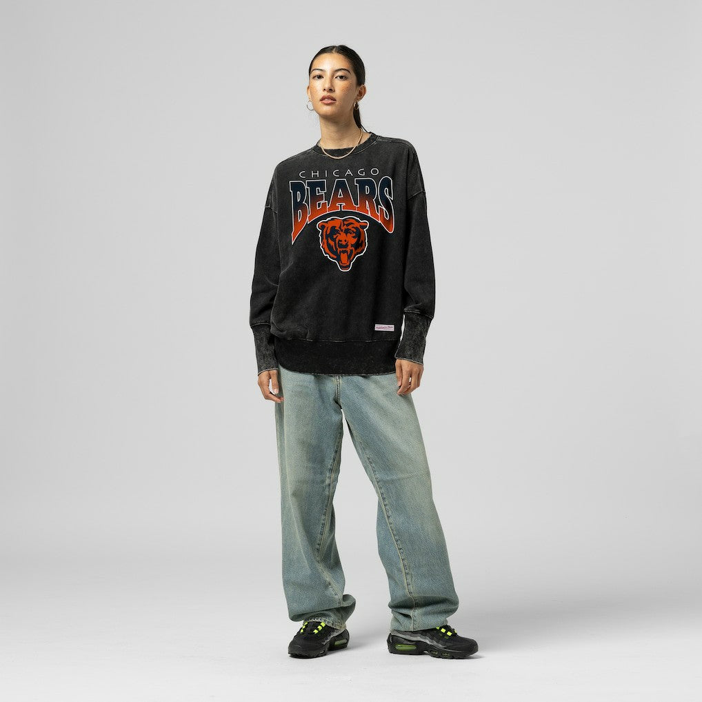 Chicago Bears Women's Delineate Mineral Wash Crewneck Sweatshirt Black | Mitchell & Ness