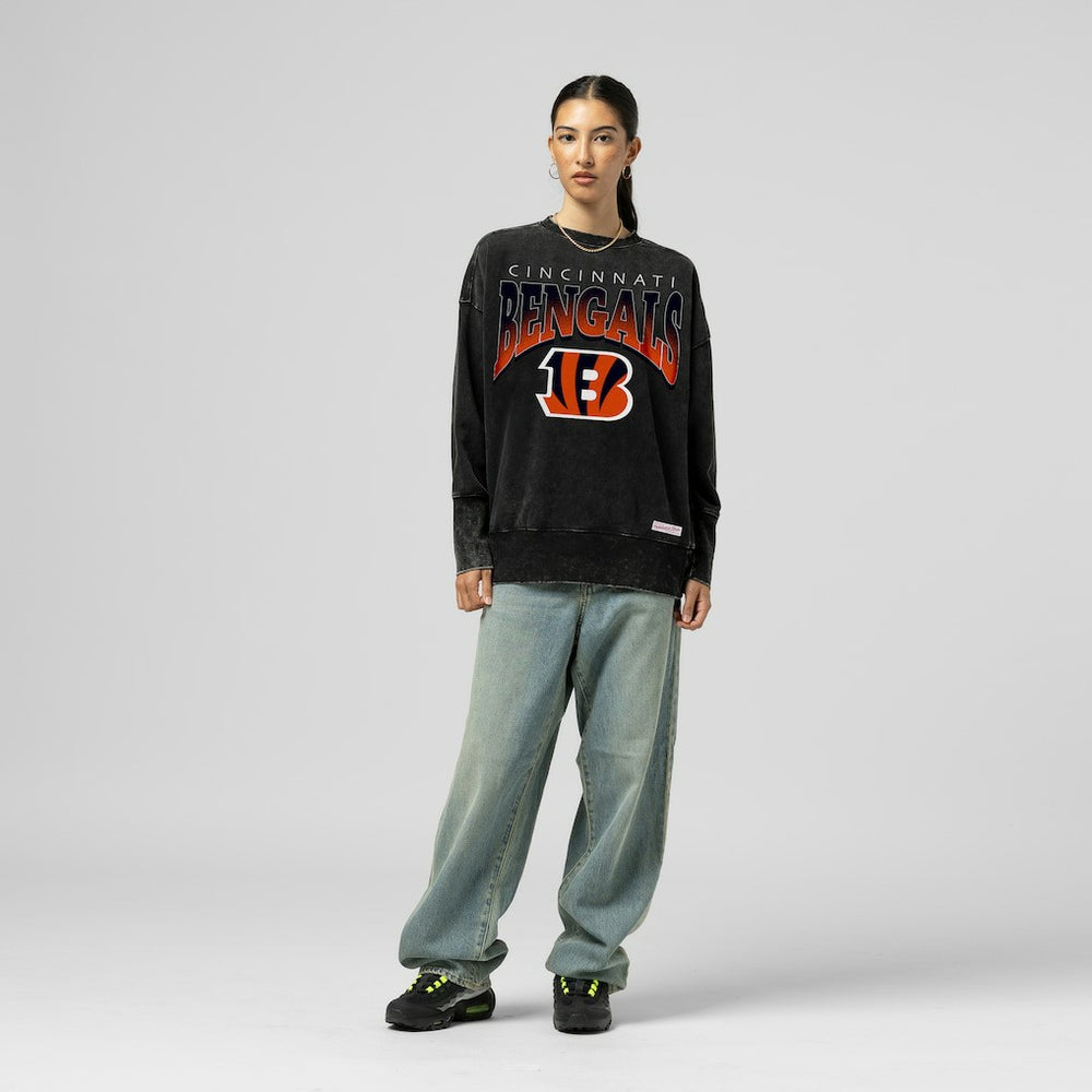 Cincinnati Bengals Women's Delineate Mineral Wash Crewneck Sweatshirt Black | Mitchell & Ness