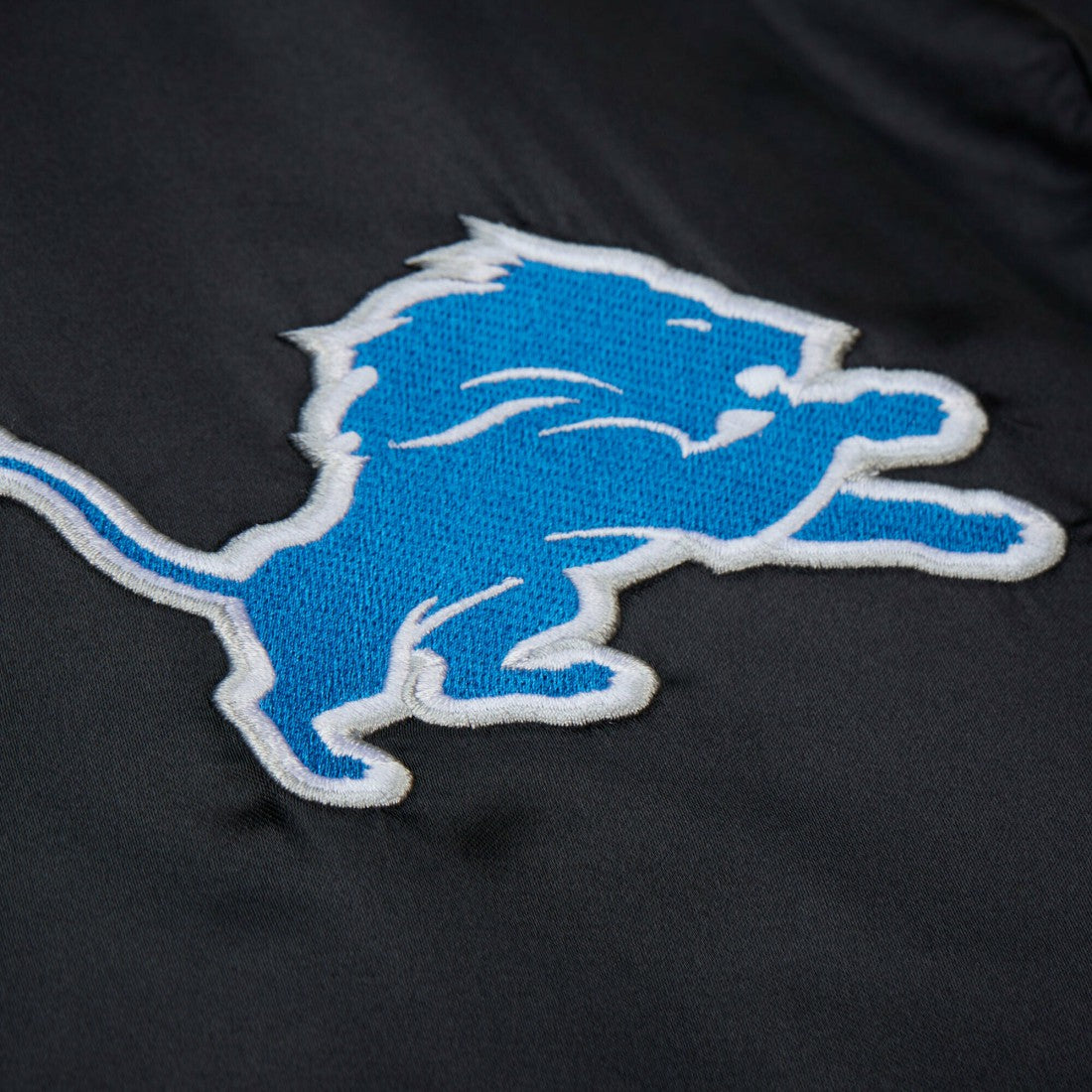 Detroit Lions Downtown Satin Full-Snap Hooded Jacket Black | Mitchell & Ness