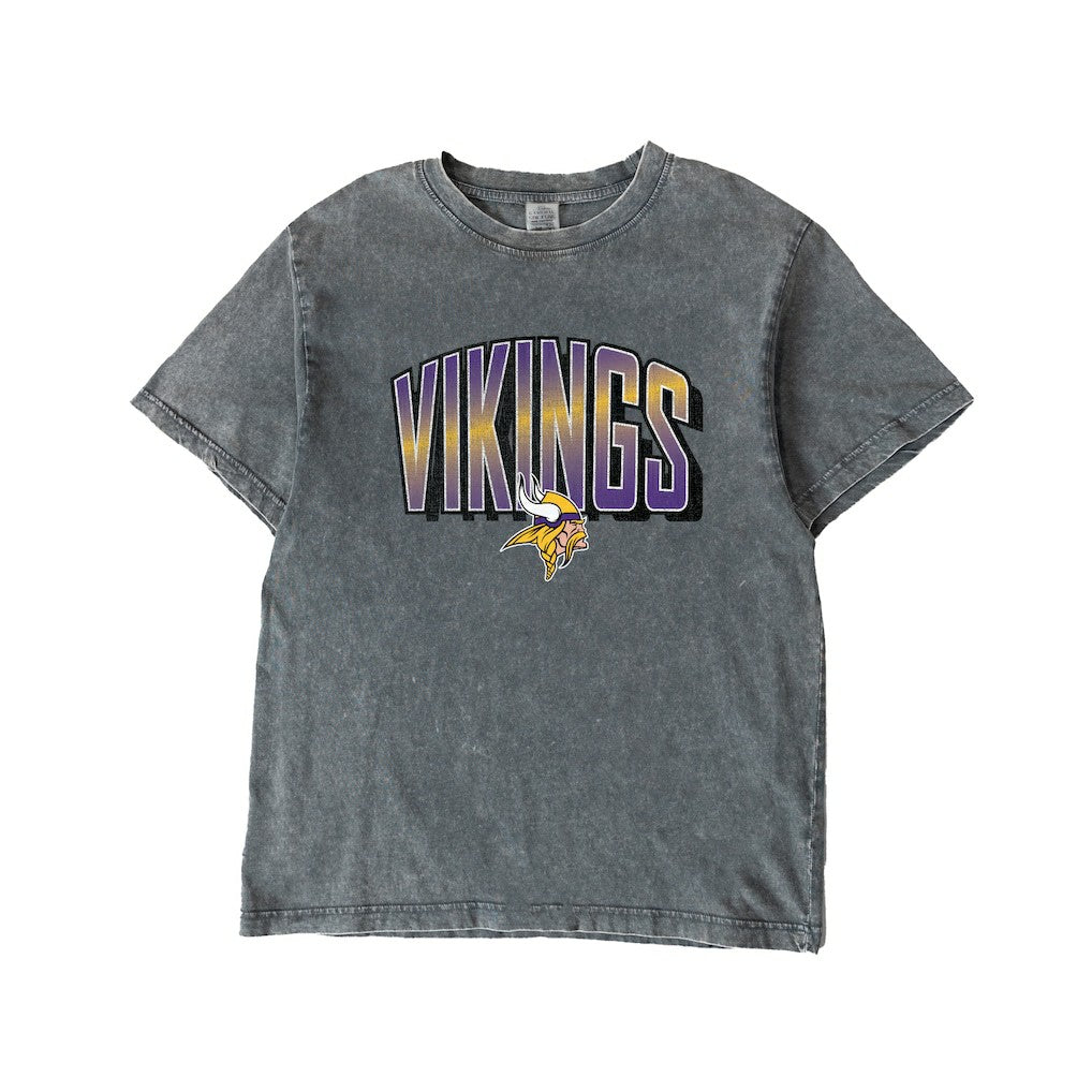 Minnesota Vikings Gameday Couture Women's Peak Performance Oversized Snow Wash T-Shirt Gray | NFL