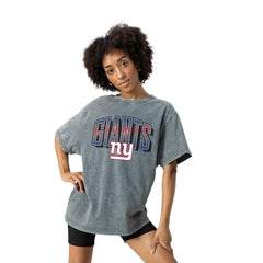 New York Giants Gameday Couture Women's Peak Performance Oversized Snow Wash T-Shirt Gray | NFL
