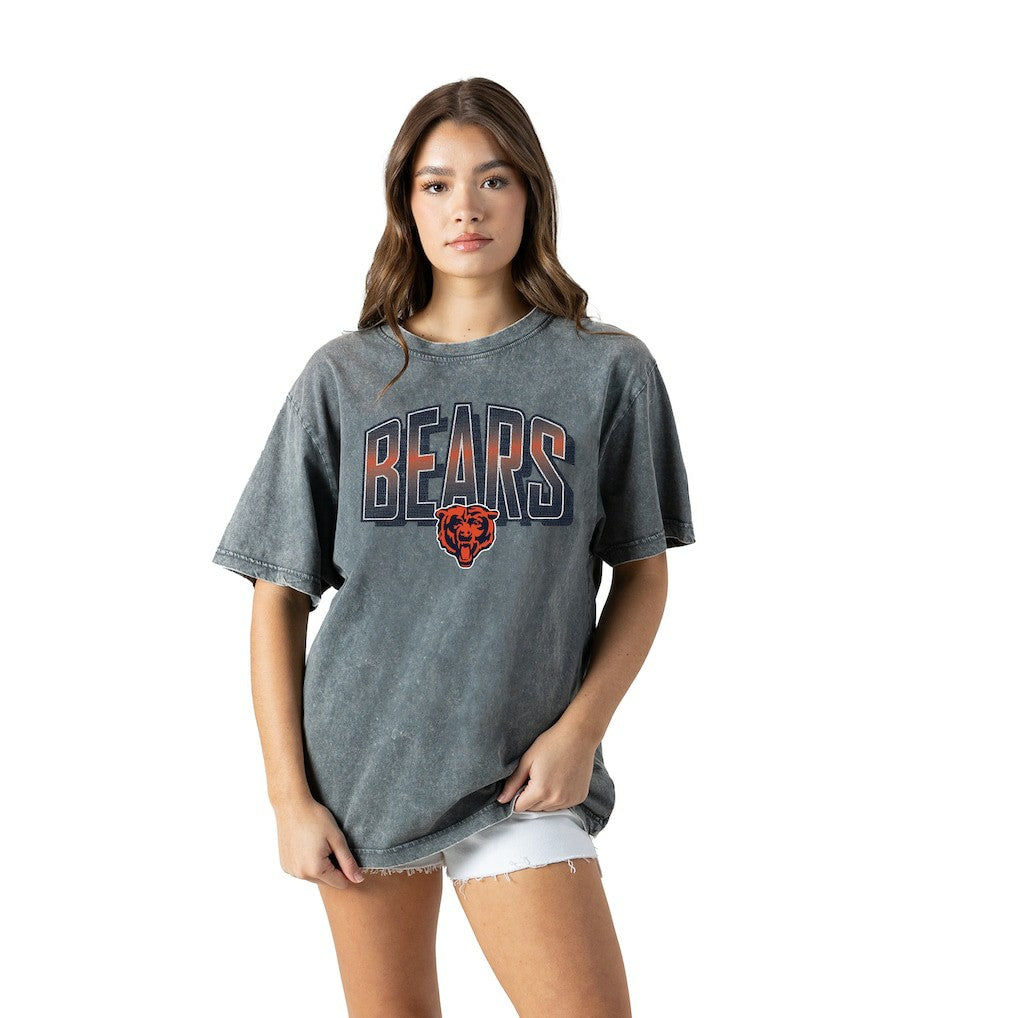Chicago Bears Gameday Couture Women's Peak Performance Oversized Snow Wash T-Shirt Gray | NFL