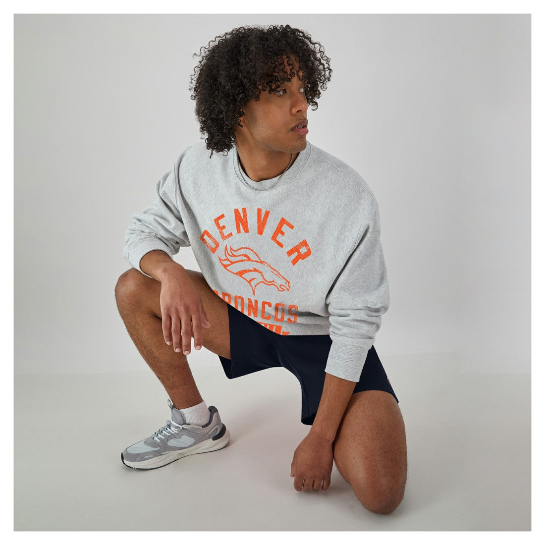 Denver Broncos Champion Reverse Weave Fleece Pullover Sweatshirt Heather Gray | NFL
