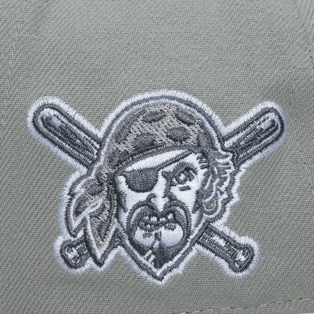 Pittsburgh Pirates Mitchell & Ness Thunderstorm Head Coach Pro-Crown Adjustable Hat - MLB