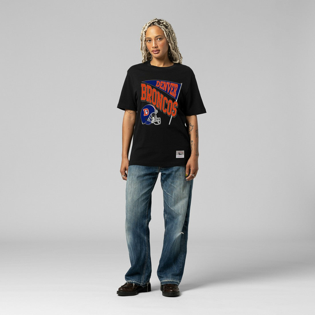 Denver Broncos Women's Team Dynamic Boyfriend T-Shirt Black | Mitchell & Ness