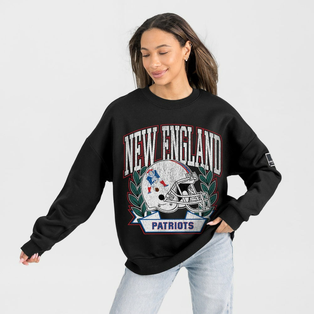 New England Patriots Gameday Couture Women's Oversized Victory Lane Black Label Premium Fleece Sweatshirt Black | NFL