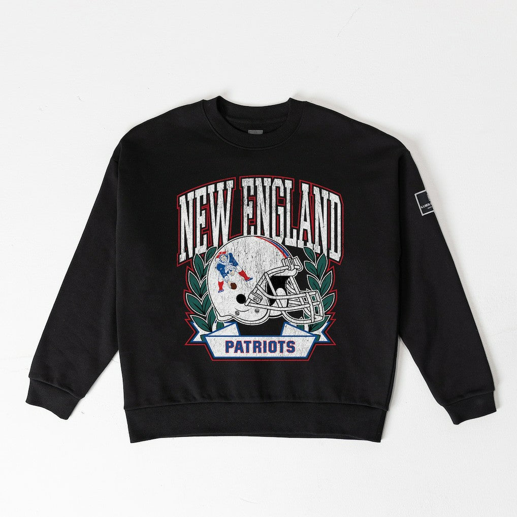 New England Patriots Gameday Couture Women's Oversized Victory Lane Black Label Premium Fleece Sweatshirt Black | NFL