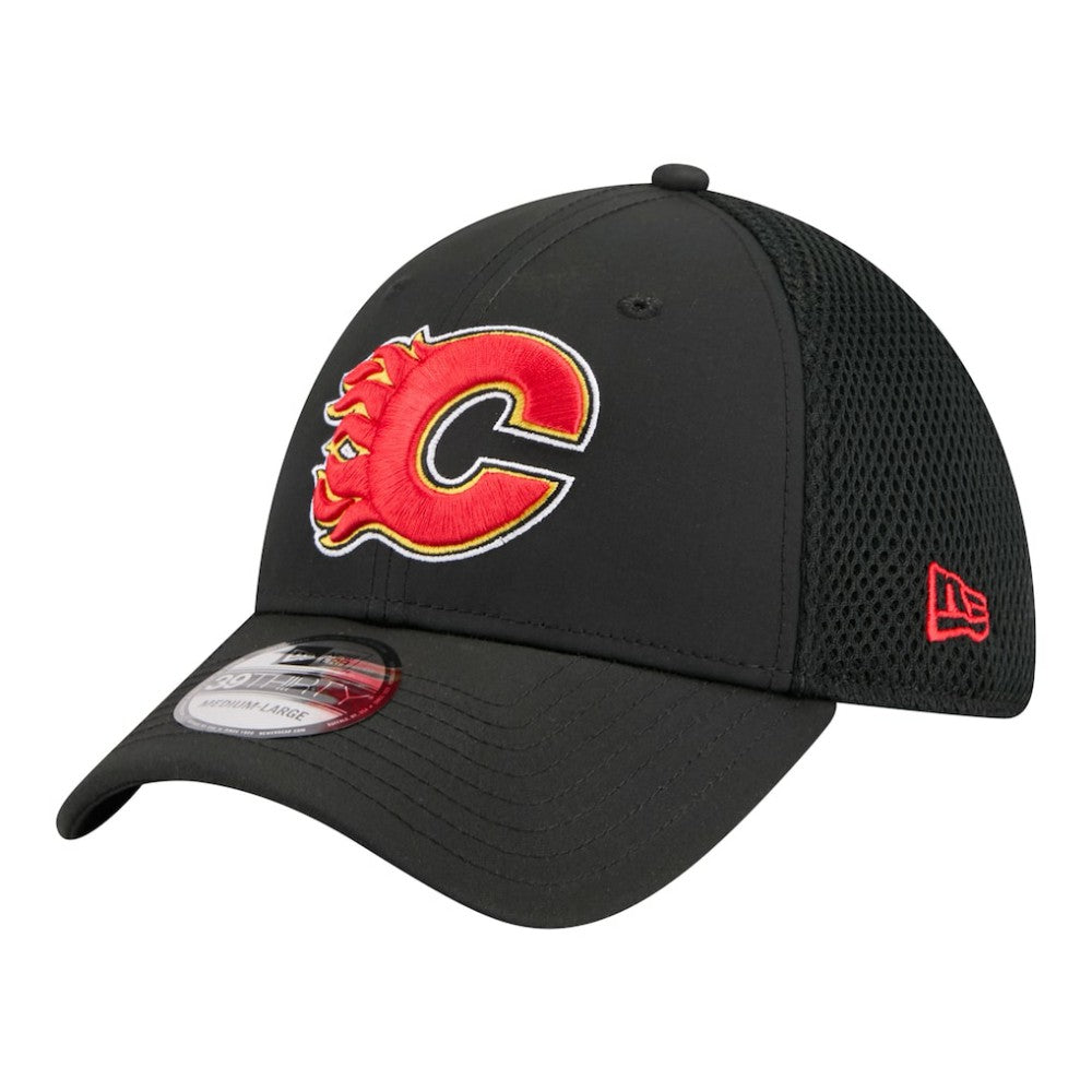 Calgary Flames New Era Logo 39THIRTY Flex Hat - Black - NHL