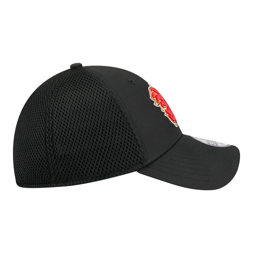 Calgary Flames New Era Logo 39THIRTY Flex Hat - Black - NHL