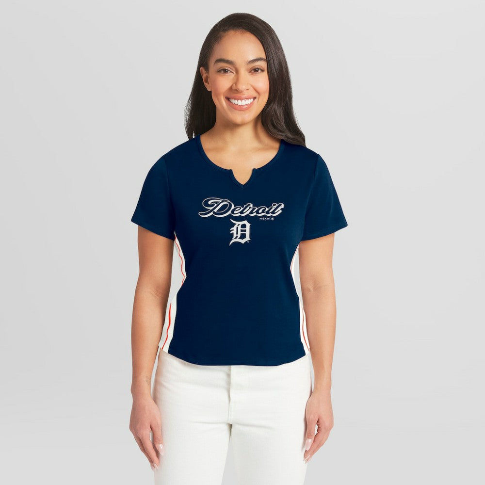 Detroit Tigers WEAR by Erin Andrews Women's Notch Neck Cropped T-Shirt - MLB