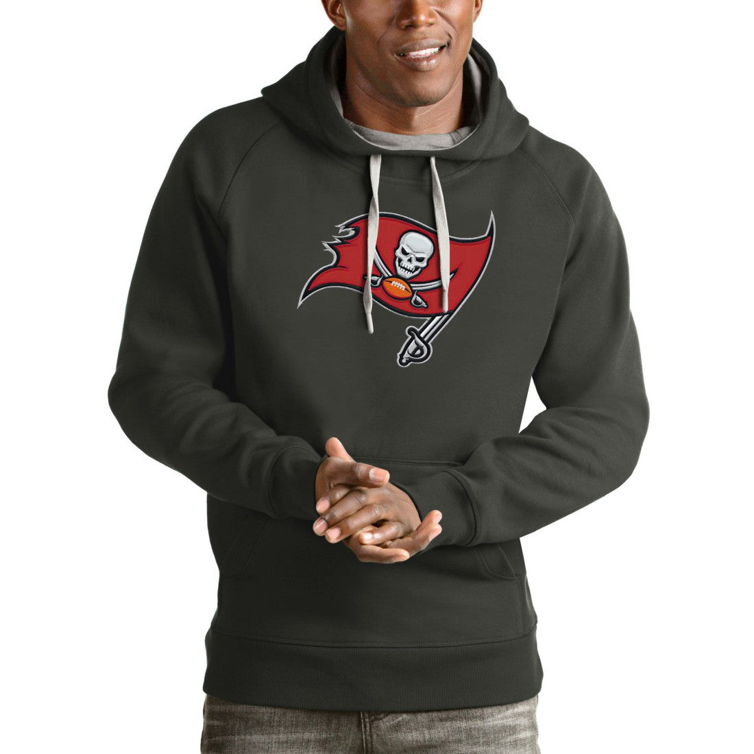 Tampa Bay Buccaneers Antigua Victory Pullover Hoodie Charcoal | NFL