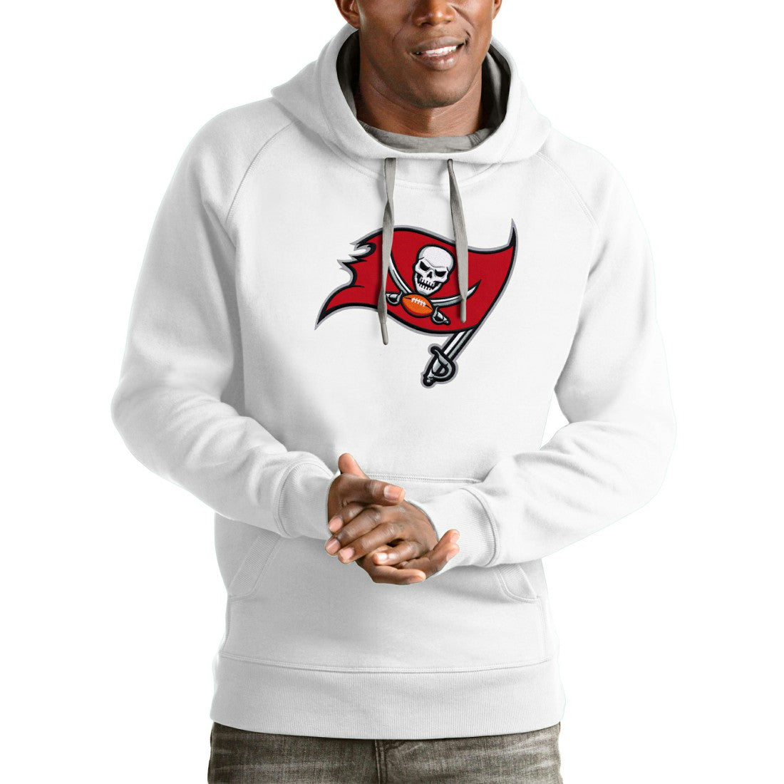 Tampa Bay Buccaneers Antigua Victory Pullover Hoodie White | NFL