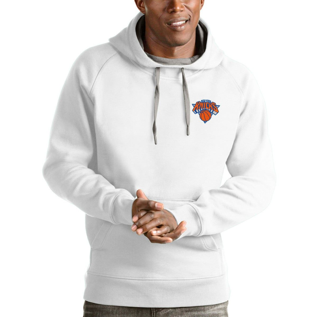 New York Knicks Antigua Victory Pullover Hoodie White - NBA