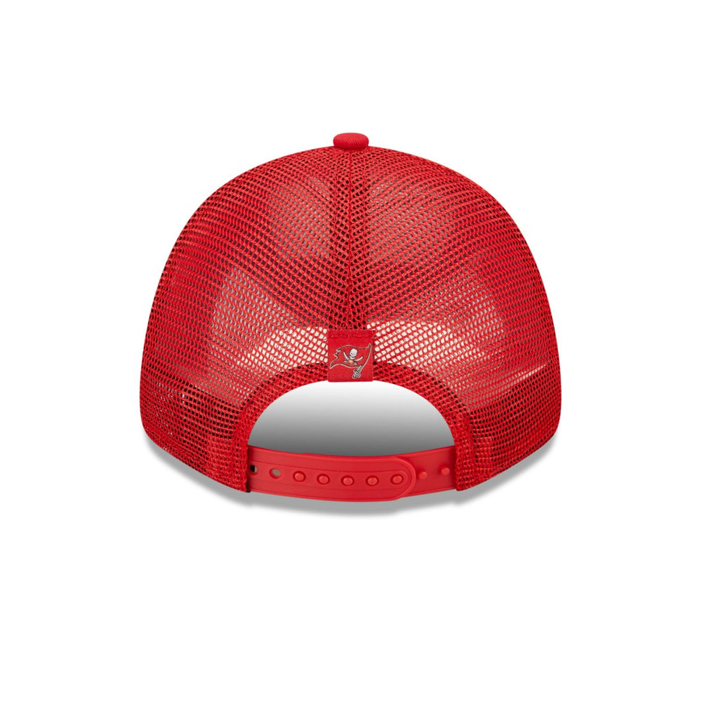 Tampa Bay Buccaneers New Era Women's Team Trucker 9FORTY Snapback Hat Red | NFL