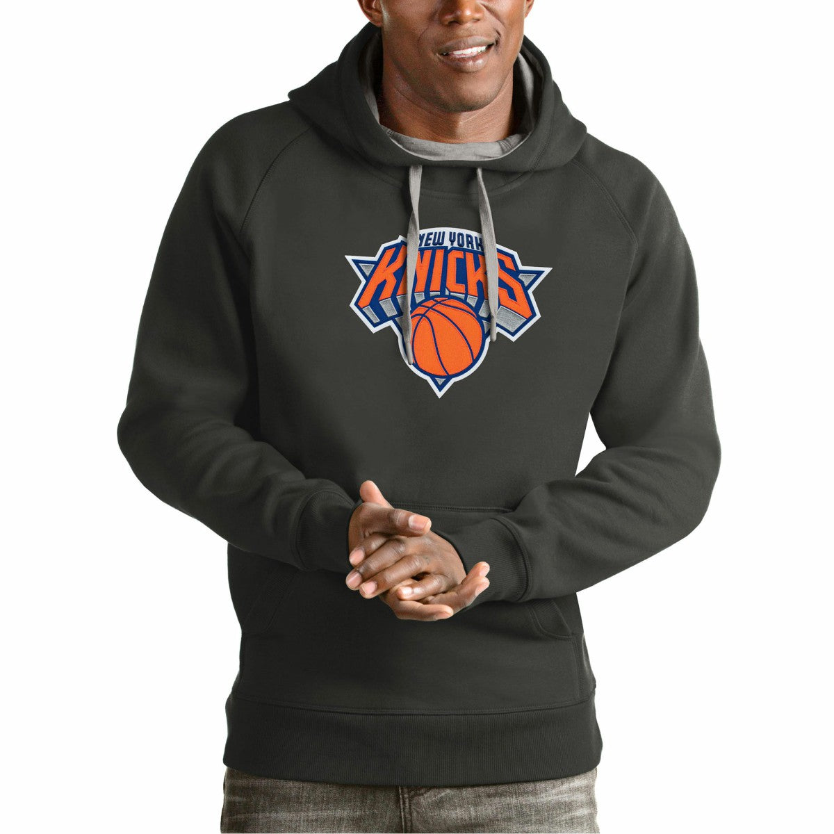 New York Knicks Antigua Team Logo Victory Pullover Hoodie Charcoal - NBA
