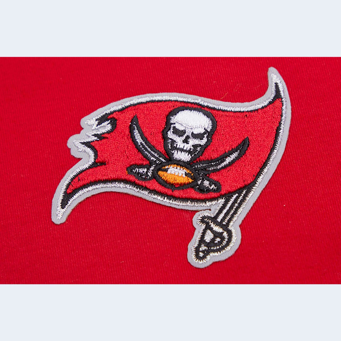 Tampa Bay Buccaneers Pro Standard Women's Ombre Wordmark Classic Cropped Tank Top Red | NFL