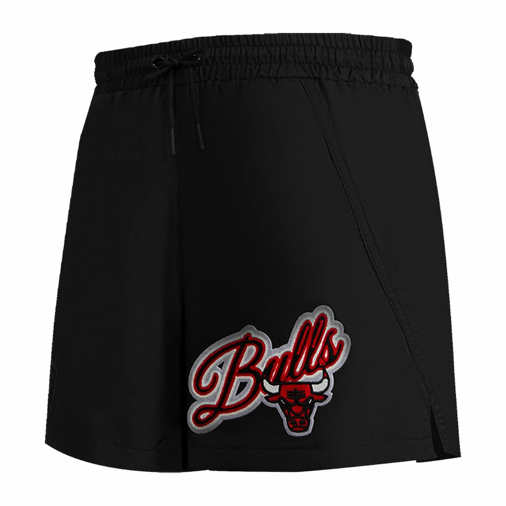 Chicago Bulls Pro Standard Women's Script Woven Shorts Black - NBA