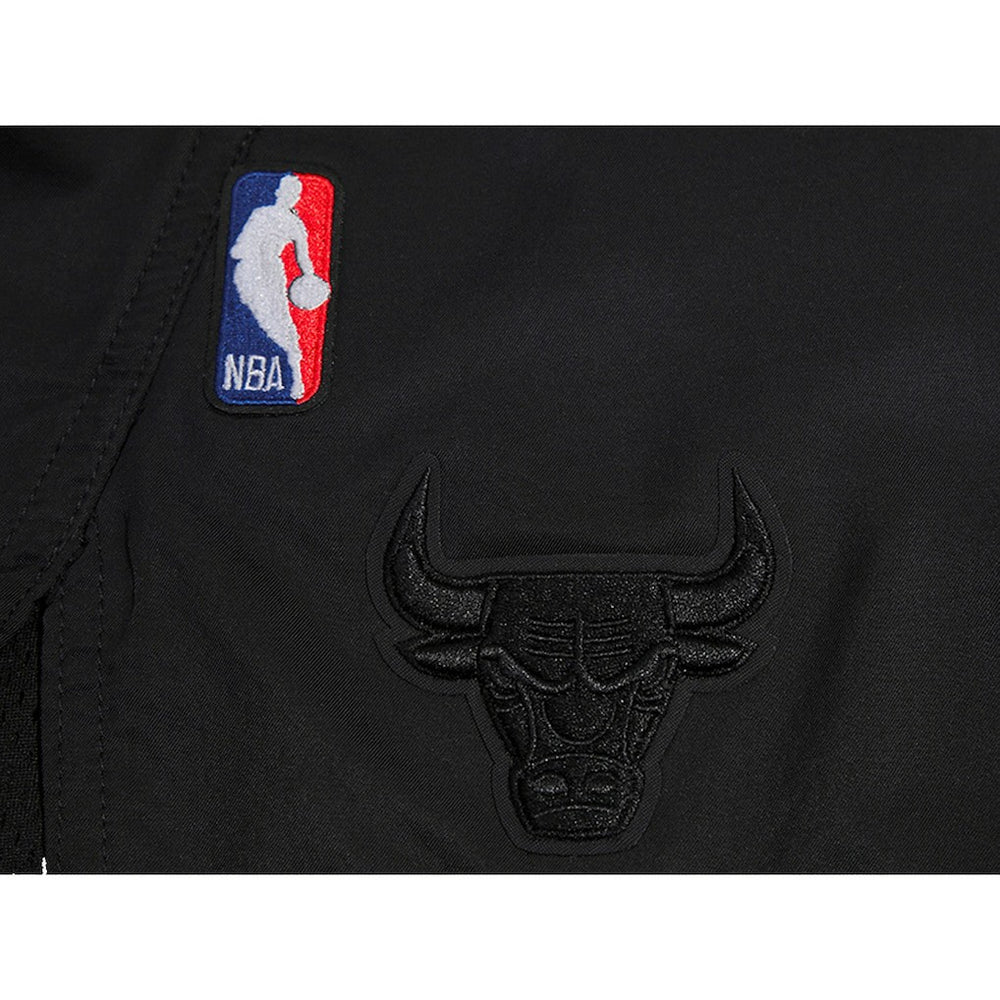 Chicago Bulls Pro Standard Women's Script Woven Shorts Black - NBA